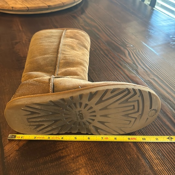 Ugh Boots, Tall SZ 9 - Picture 7 of 8